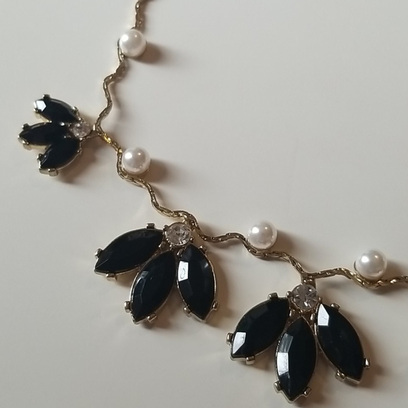 Gorgeous Pearl and Gem Necklace - Picture 2 of 7